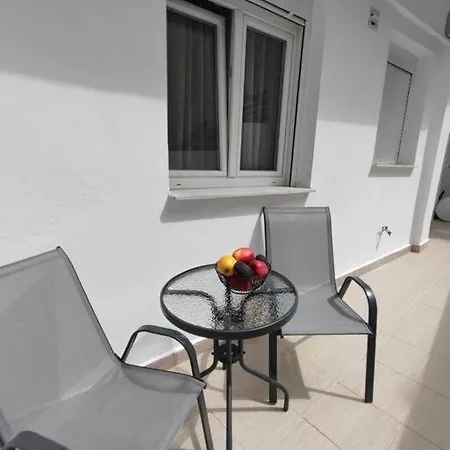 ευρύχωρο και άνετο διαμερισμα Apartment *